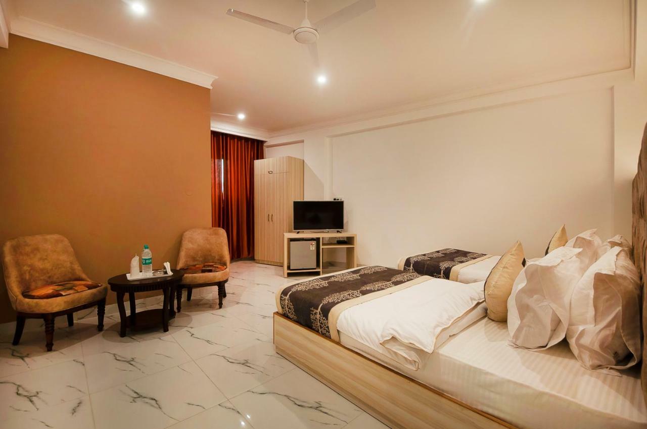 Hotel Almora Nuova Delhi Esterno foto